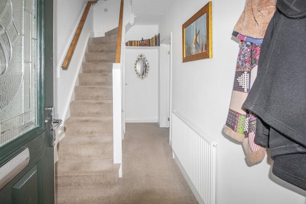Burnside, Rugby, CV22 3 bed semidetached house for sale £300,000