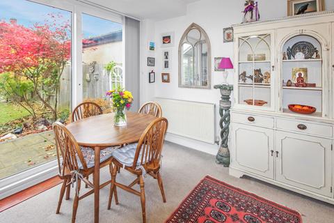 13 Burnside, Rugby, CV22 6AX