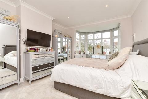 20 Garden Close, Banstead, SM7 2QB