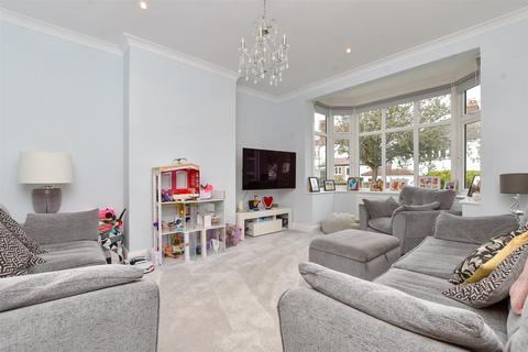 20 Garden Close, Banstead, SM7 2QB