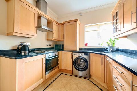 2 bedroom ground floor flat for sale, Lavant Road, Bernardsgate, PO19