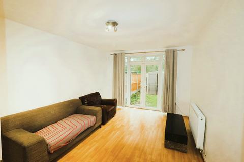 2 bedroom maisonette for sale, Bush Close, Ilford IG2