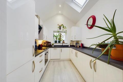 Flat B, 1 Querneby Avenue, Nottingham, NG3 5HU