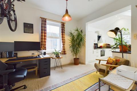 Flat B, 1 Querneby Avenue, Nottingham, NG3 5HU