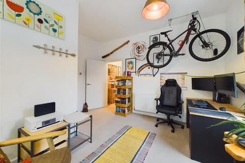 Flat B, 1 Querneby Avenue, Nottingham, NG3 5HU