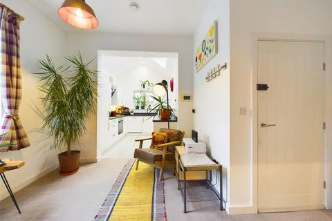 Flat B, 1 Querneby Avenue, Nottingham, NG3 5HU