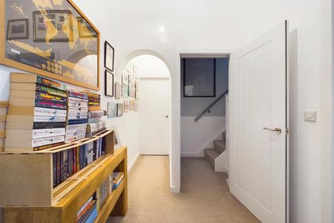 Flat B, 1 Querneby Avenue, Nottingham, NG3 5HU