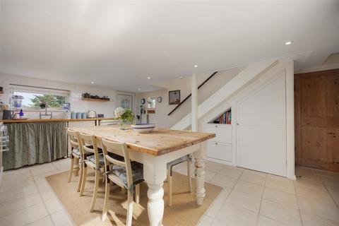 Karenza Gillan, Manaccan, Helston, TR12 6HG
