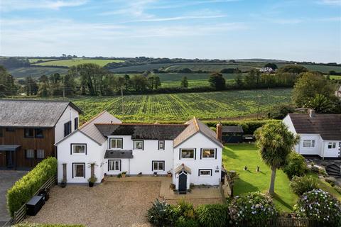 Karenza Gillan, Manaccan, Helston, TR12 6HG