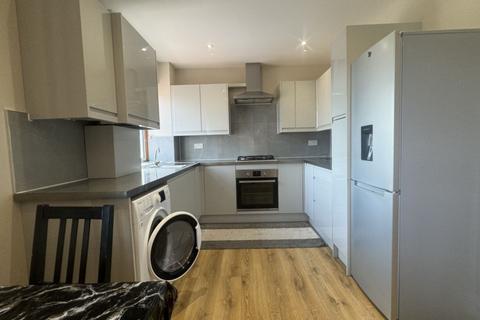 2 bedroom flat to rent, Perstwood  Avenue, Kenton, HA3