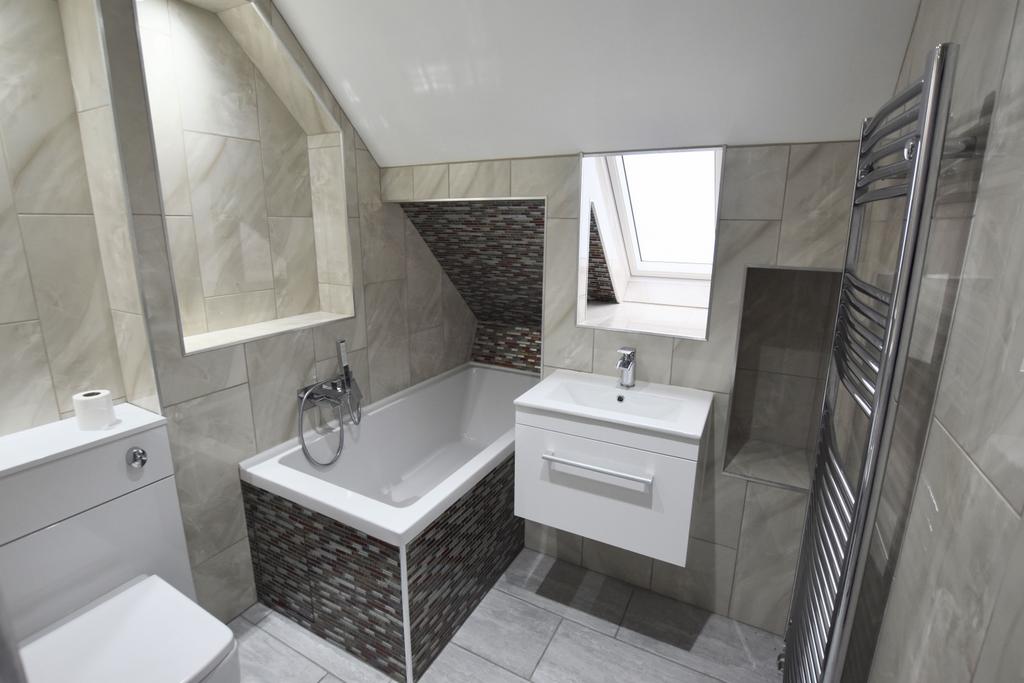 85 Arncliffe Drive bathroom