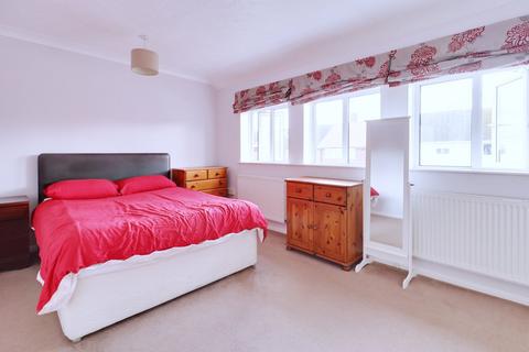 17 Tamar Drive, Aveley, South Ockendon, RM15 4NA