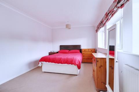 17 Tamar Drive, Aveley, South Ockendon, RM15 4NA