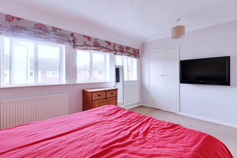 17 Tamar Drive, Aveley, South Ockendon, RM15 4NA