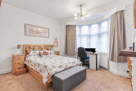 16 Johns Road, Meopham, Gravesend, DA13 0LP