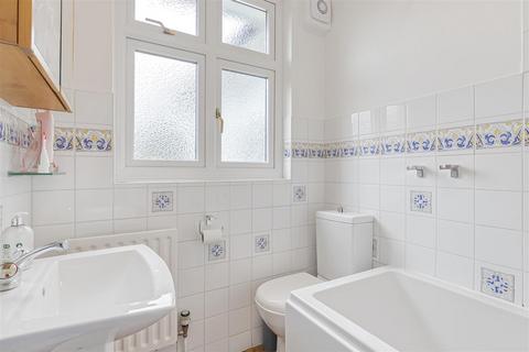 16 Johns Road, Meopham, Gravesend, DA13 0LP