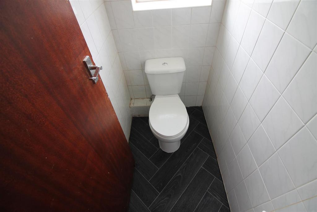 12 EM- Toilet.JPG