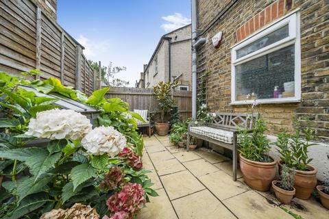 3 bedroom flat for sale, Grantham Road, Brixton