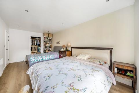 1 bedroom flat for sale, The Heart, Walton-On-Thames, Surrey, KT12