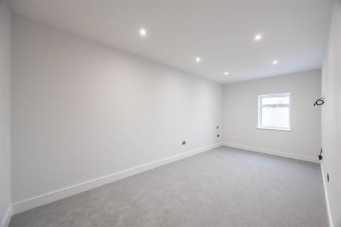 2 bedroom apartment for sale, BEECH ROAD, Benfleet