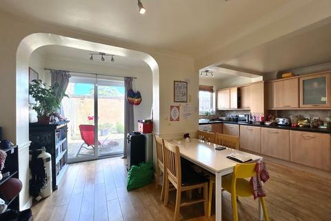 4 bedroom terraced house to rent, Marypole Walk, Stoke Hill, Exeter, EX4