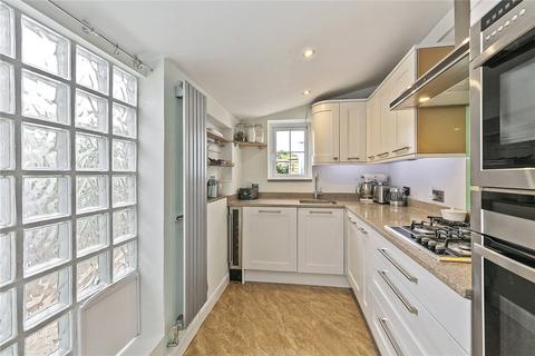 31 Albany Passage, Richmond, TW10 6DL