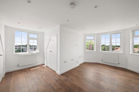 2 bedroom flat for sale, Vicarage Farm Road, Hounslow TW3