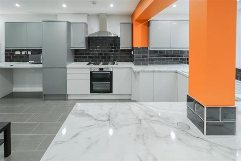 6 bedroom terraced house to rent, Prior Deram Walk, Coventry CV4