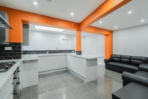 6 bedroom terraced house to rent, Prior Deram Walk, Coventry CV4