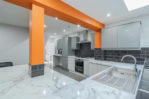 6 bedroom terraced house to rent, Prior Deram Walk, Coventry CV4