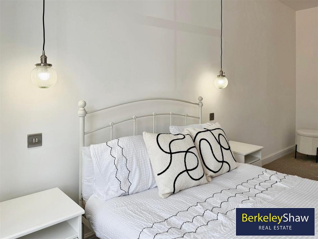 Bedroom 2 (2)