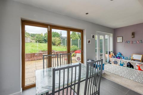 17 Sutherland Drive, Wombourne, Wolverhampton, WV5 9BB