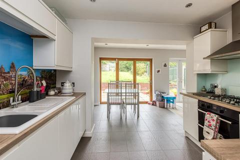 17 Sutherland Drive, Wombourne, Wolverhampton, WV5 9BB