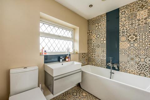 17 Sutherland Drive, Wombourne, Wolverhampton, WV5 9BB