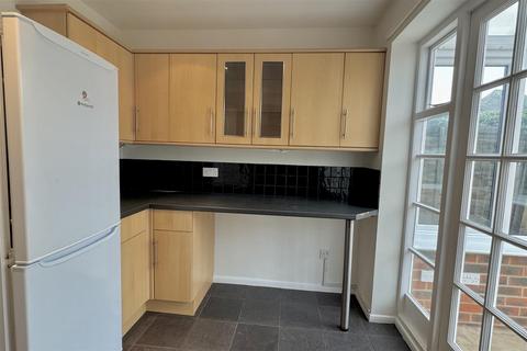 3 bedroom end of terrace house for sale, Milford - *No Onward Chain*