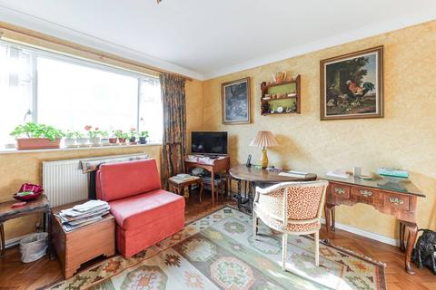 3 bedroom flat for sale, Belgrave Road, Pimlico, London, SW1V