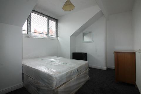 2 bedroom flat to rent, Brudenell Grove, Hyde Park, Leeds