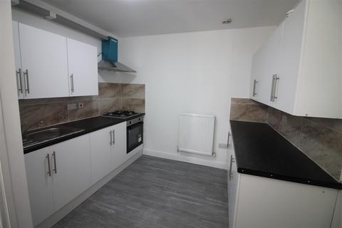 2 bedroom flat to rent, Brudenell Grove, Hyde Park, Leeds