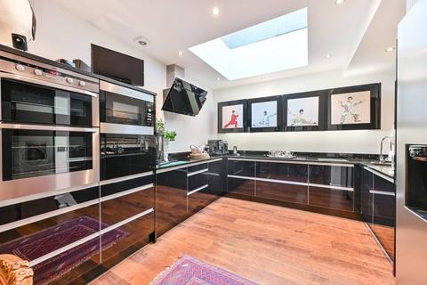 3 bedroom terraced house to rent, Petersham Mews, South Kensington, London, SW7