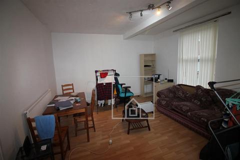 2 bedroom flat to rent, Brudenell Grove, Hyde Park, Leeds