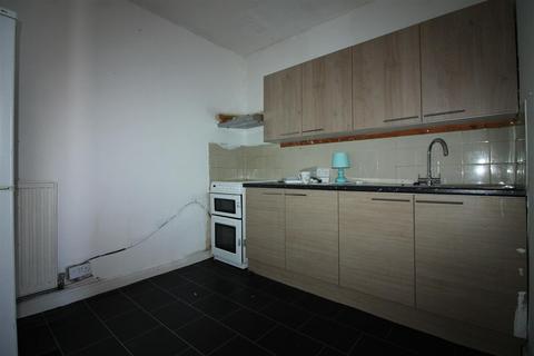 2 bedroom flat to rent, Brudenell Grove, Hyde Park, Leeds