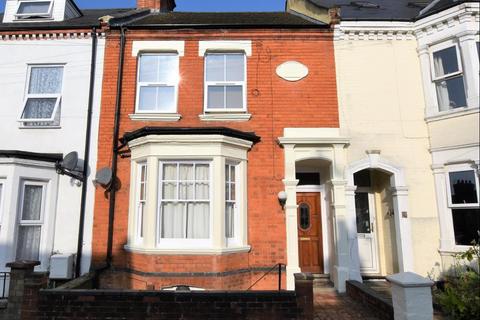 1 bedroom in a house share to rent, Holly Road, Northampton NN1