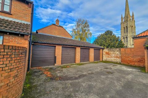 2 bedroom townhouse for sale, Church Close, Louth LN11