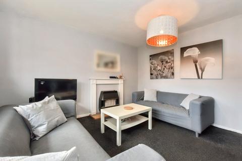 74 Eden Crescent, Leeds, LS4 2TR