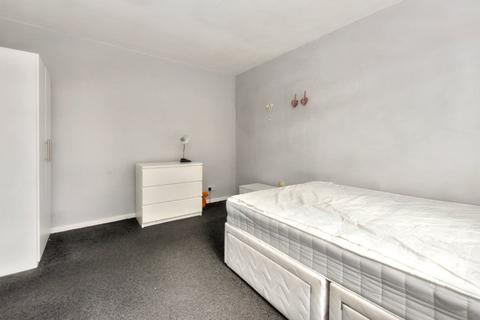 74 Eden Crescent, Leeds, LS4 2TR