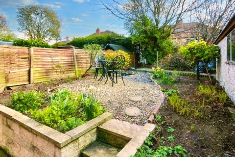74 Eden Crescent, Leeds, LS4 2TR