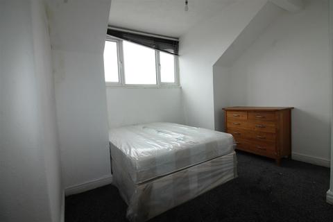 2 bedroom flat to rent, Brudenell Grove, Hyde Park, Leeds