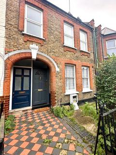 2 bedroom flat to rent, London E17