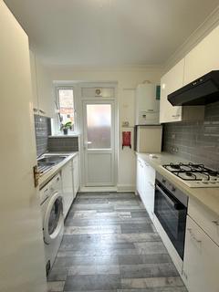 2 bedroom flat to rent, London E17