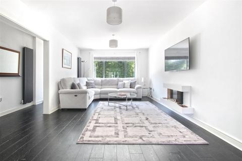 Tirconnel Barrow Lane, Cheshunt, Waltham Cross, EN7 5LN